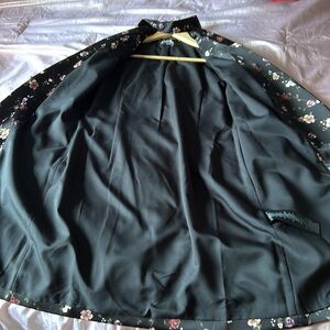 Beautiful dress by Guess wore it only once